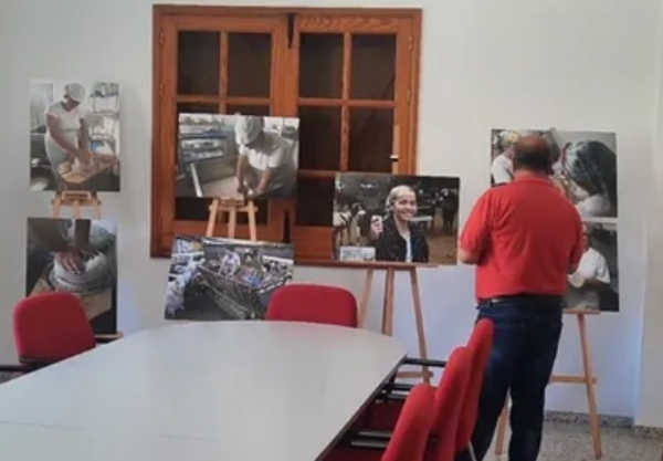 La Aldea rinde homenaje a las mujeres queseras con una exposición que pone en valor su legado Exposición