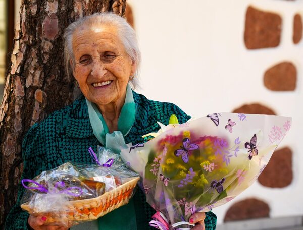 A sus 97 años, Carmen Vega se convierte en la alumna más longeva de Canarias y cumple el sueño que tuvo que aplazar de niña Carmen Vega