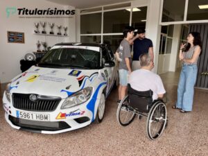 Cuando la ingenierÃa se pone al servicio de la inclusión: asà forman Sin Barreras Driving y la ULPGC a los profesionales del futuro 2 Los protagonistas junto al coche de rally adaptado de Sin Barreras Driving