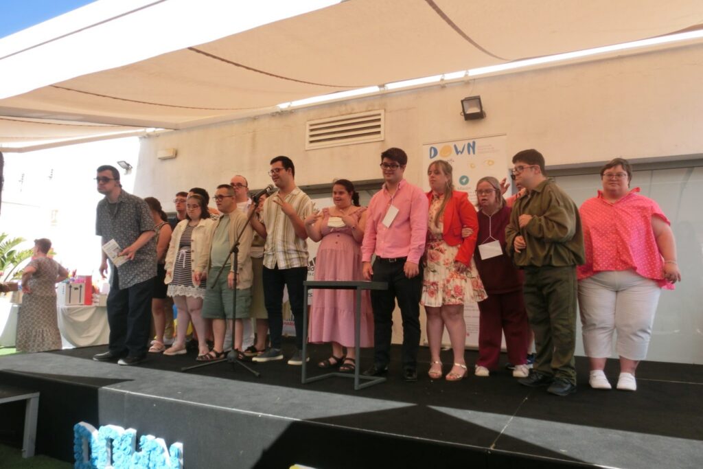 La Asociación Trisómicos 21 Down Tenerife retomó su almuerzo benéfico rodeado de amigos, familiares y autoridades La Asociación Trisómicos 21 Down Tenerife retomó su almuerzo benéfico rodeado de amigos, familiares y autoridades