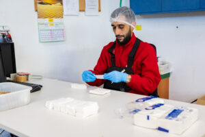 Aytami Afonso, trabajador del Centro Especial de Empleo de Envera en Gran Canaria