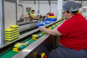Aytami Afonso, trabajador del Centro Especial de Empleo de Envera en Gran Canaria