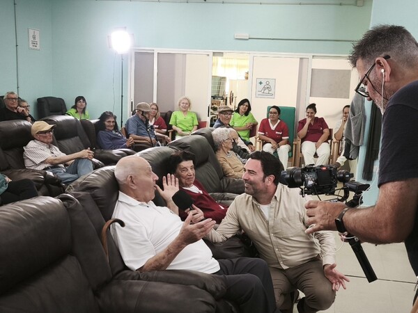Las personas mayores del Centro de Día Acaymo protagonizan un proyecto de musicoterapia y televisión Personas mayores del Centro de Día Acaymo participan en el proyecto de musicoterapia