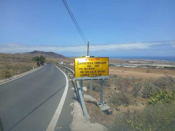 El Cabildo cierra el lunes la carretera entre Cuatro Puertas y Aguatona para retirar rocas inestables sobre la vía Corte de la GC-100 entre Cuatro Puertas y Aguatona