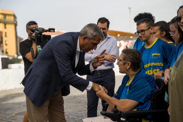 Canarias destina más de 65.000€ a mejorar el transporte de personas con discapacidad Transporte de personas con discapacidad en Canarias con vehículo adaptado