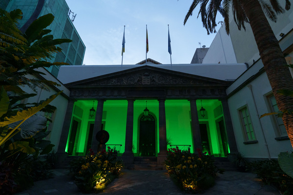 El Parlamento de Canarias ilumina de verde su fachada por el Día Mundial del Alzheimer Parlamento de Canarias por el Día Mundial del Alzheimer