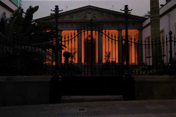 El Parlamento canario se une a la campaña mundial con motivo del Día de la Salud Mental Fachada del Parlamento de Canarias iluminada de naranja con motivo del Día de la Salud Mental 2026.