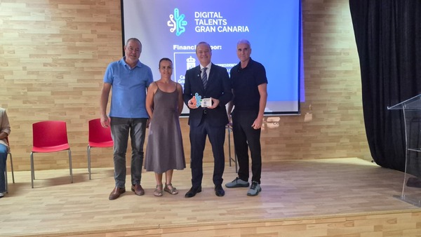 El Cabildo de Gran Canaria recibe un reconocimiento de Digital Talents por impulsar el talento digital Digital Talents Gran Canaria 2026: reconocimiento al Cabildo de Gran Canaria durante la jornada en el IES Vecindario