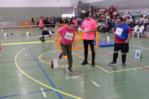 Deportista participa en una prueba de carrera durante el XVIII Encuentro de Batería ANDE para personas con discapacidad, celebrado en el Pabellón Nicolás González Vega de Ingenio.
